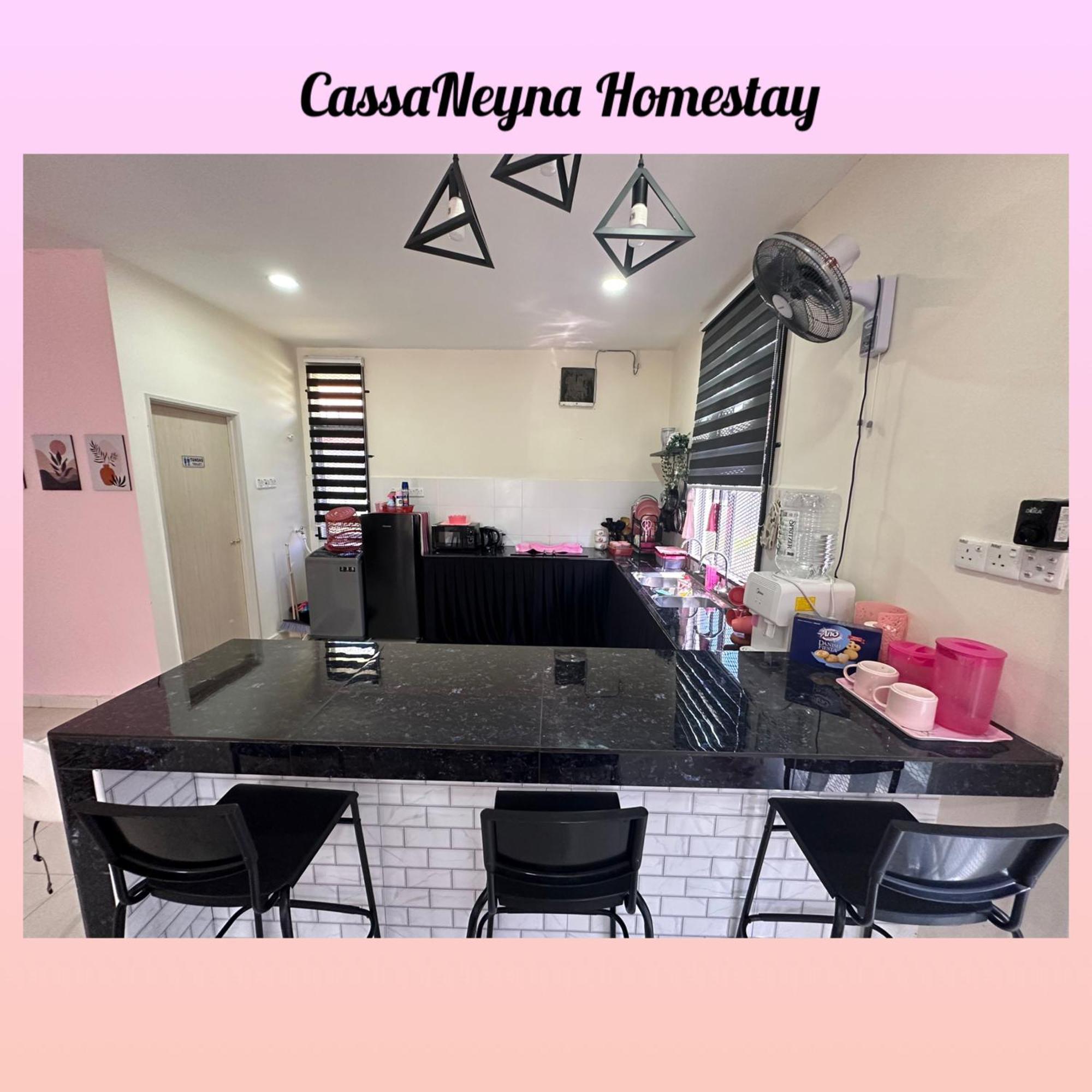 Cassaneyna Homestay Kuantan Esterno foto