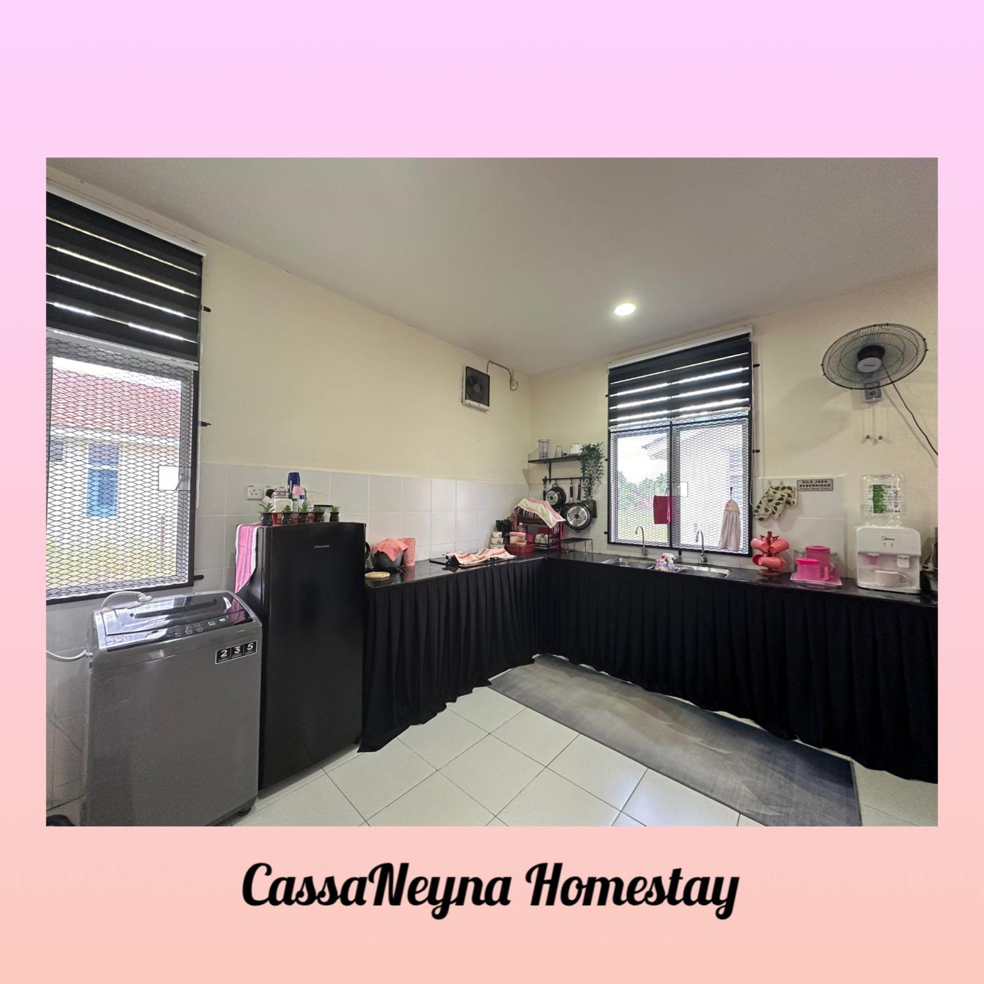 Cassaneyna Homestay Kuantan Esterno foto